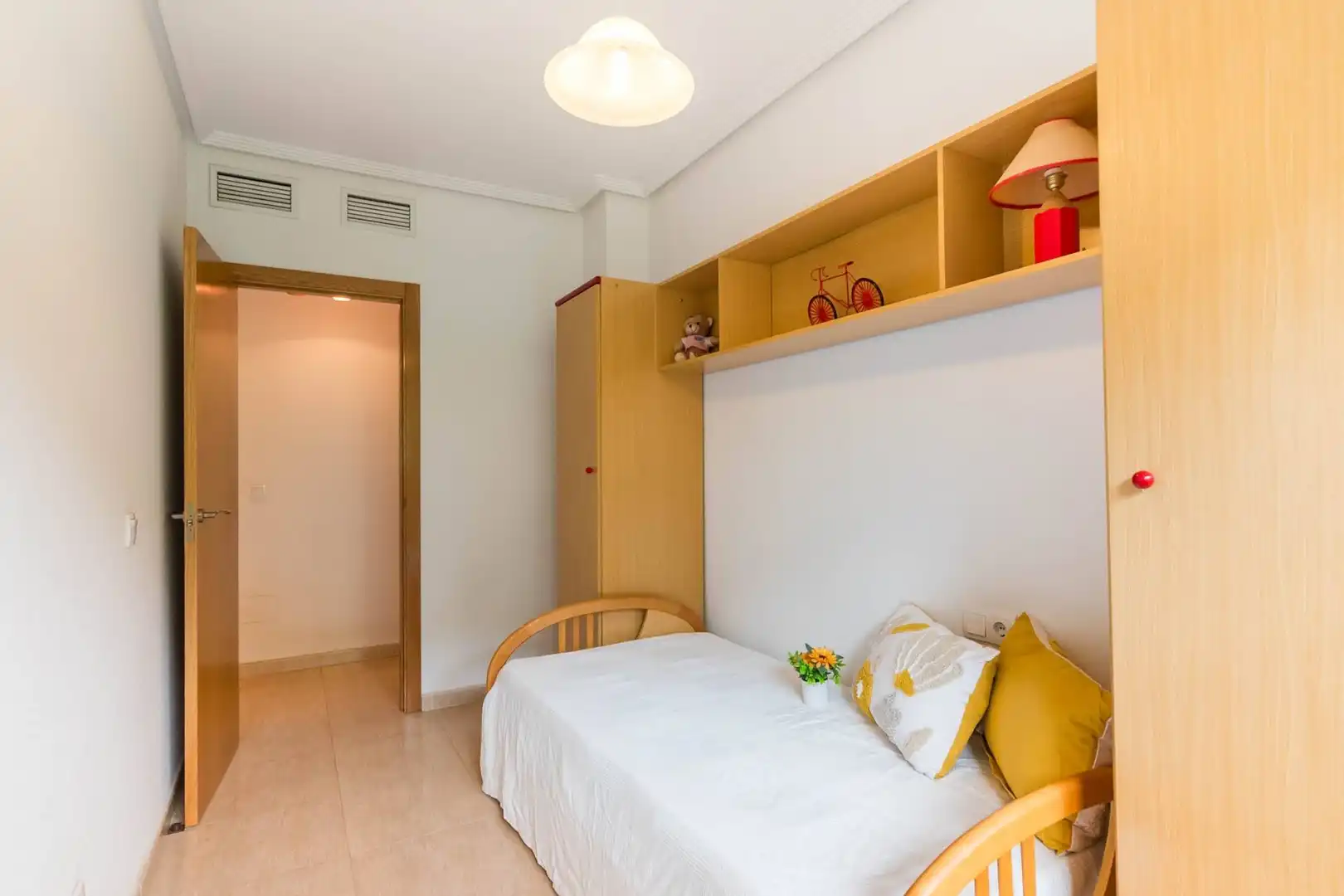 Habitación de Piso en venta en Murcia con Trastero y Amueblado
