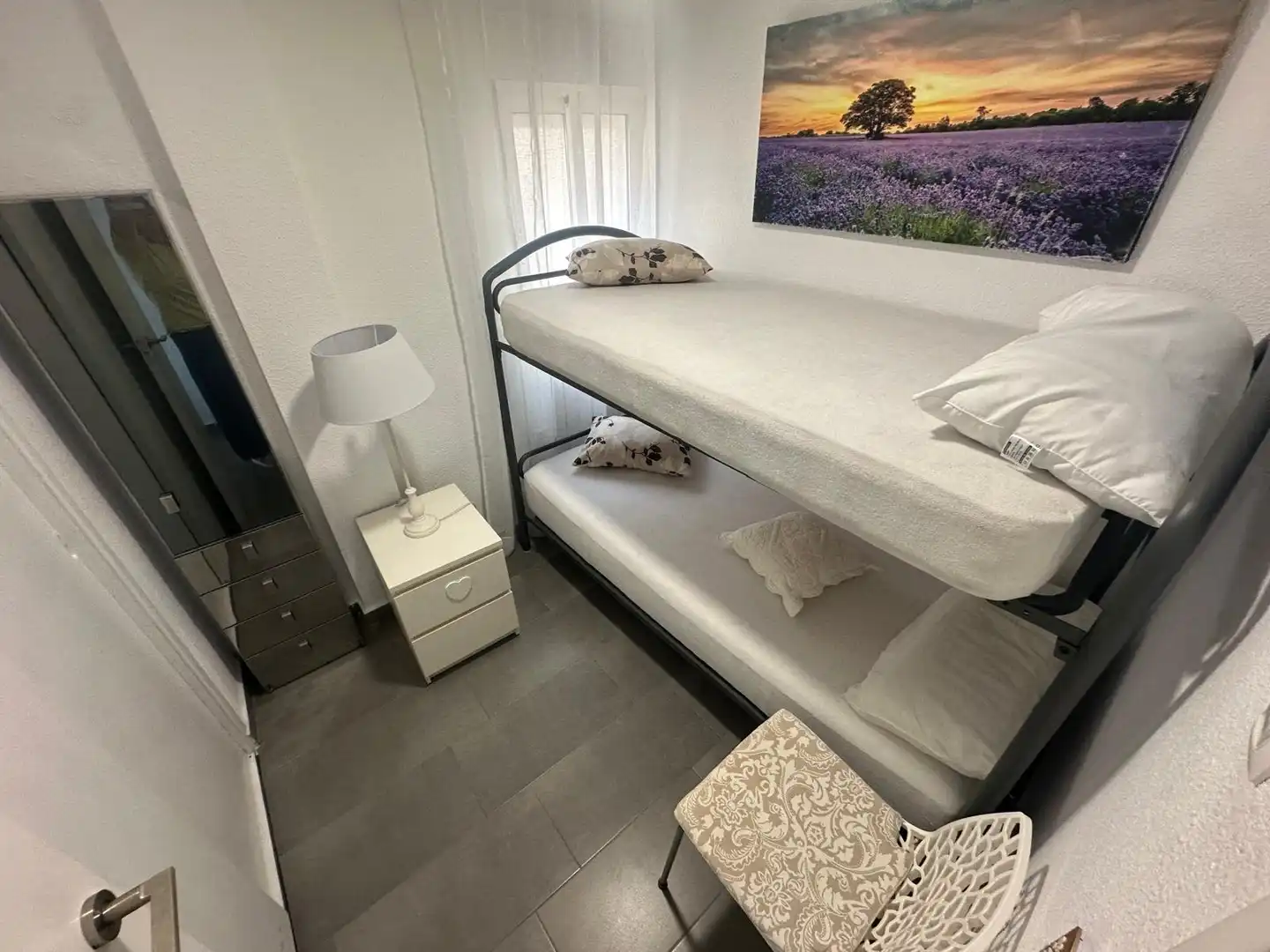 Dormitori de Apartament de lloguer en Águilas amb Aire condicionat, Moblat i Balcó