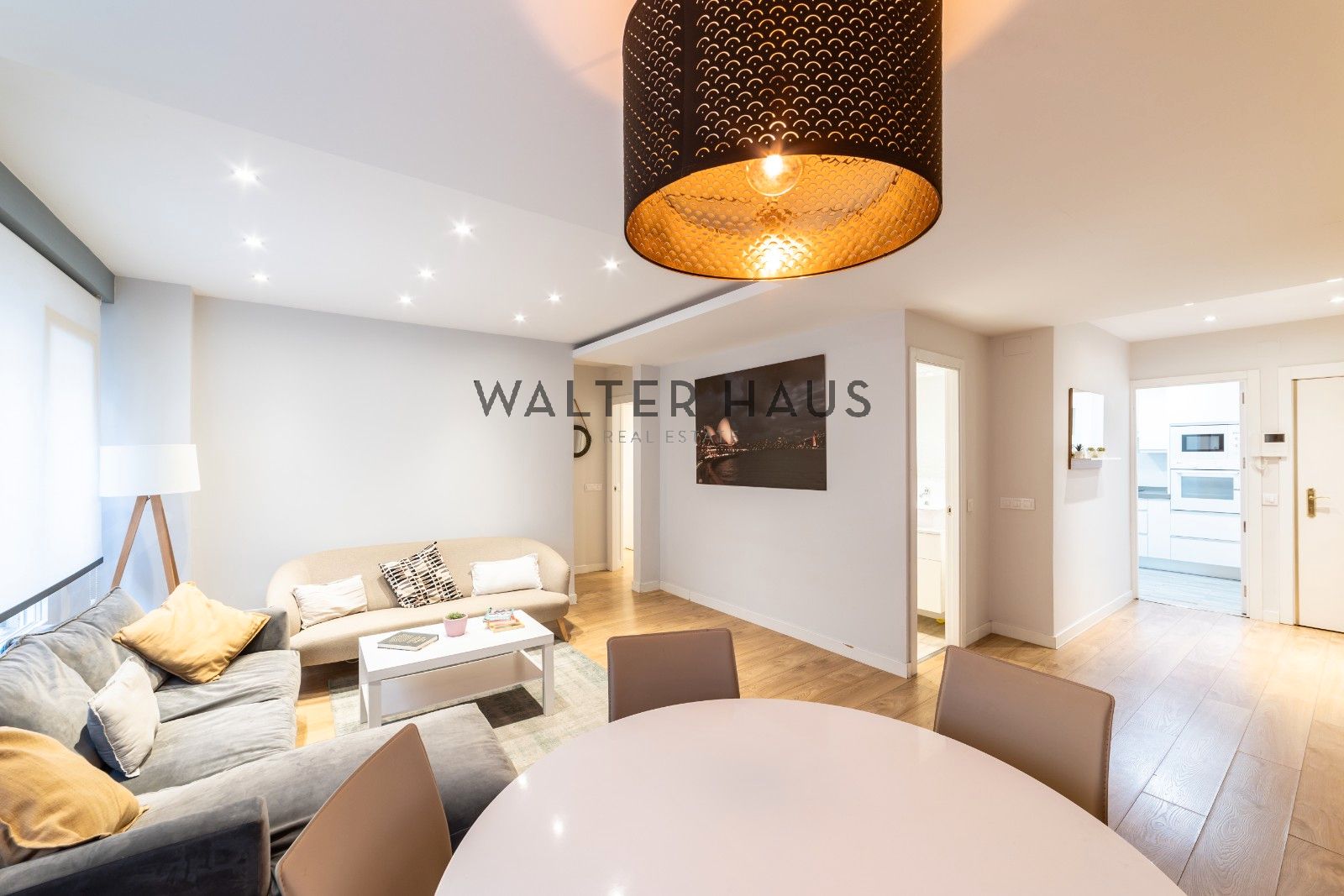 Sala d'estar de Pis en venda en  Madrid Capital amb Aire condicionat, Calefacció i Moblat