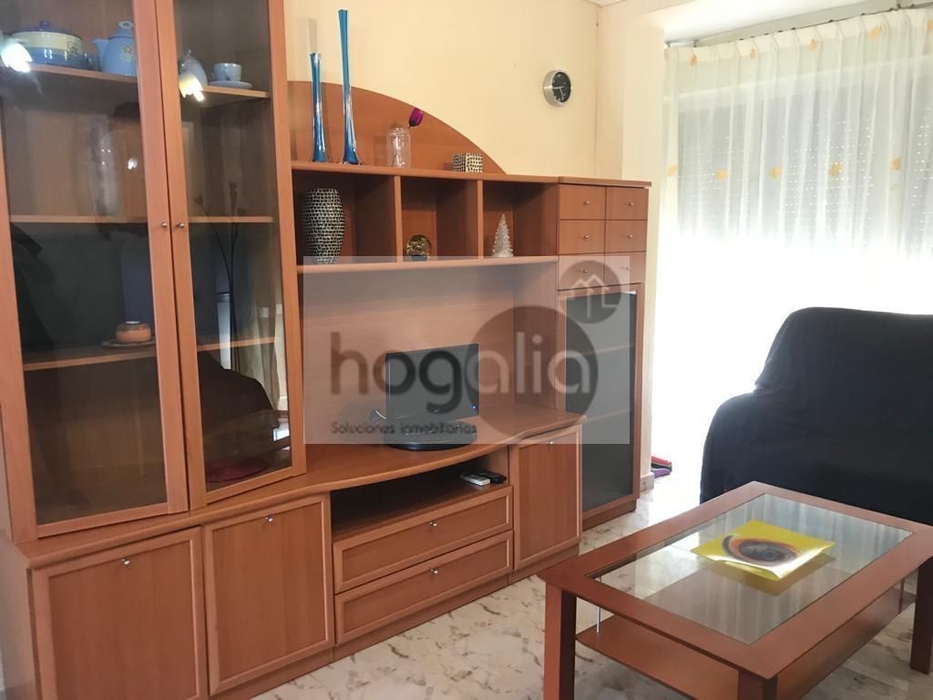 Sala d'estar de Pis de lloguer en  Sevilla Capital amb Aire condicionat, Terrassa i Moblat