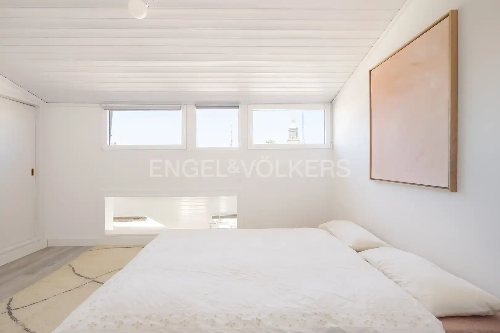 Schlafzimmer von Dachboden zum Verkauf in Madrid mit Klimaanlage, Heizung und Parkett