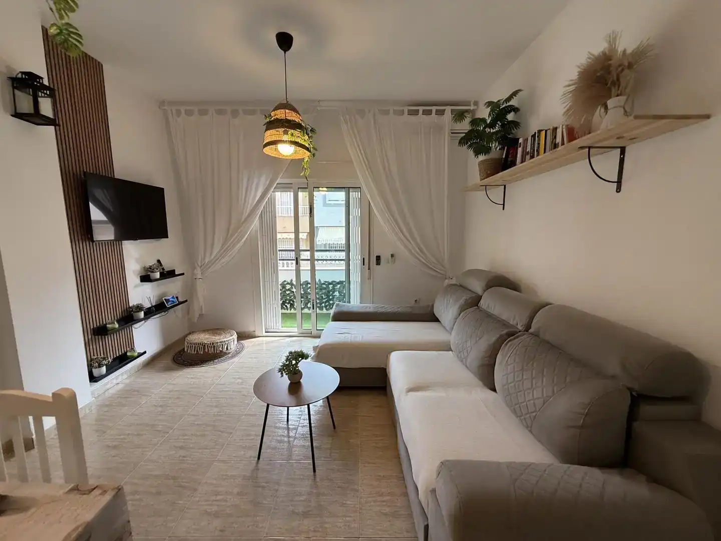 Sala de estar de Piso en venta en Roquetas de Mar con Aire acondicionado, Amueblado y Balcón
