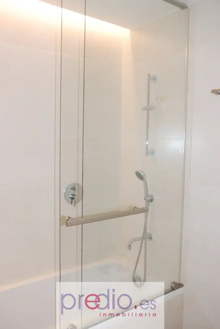 Baño de Piso en venta en Lugo con Calefacción, Parquet y Terraza