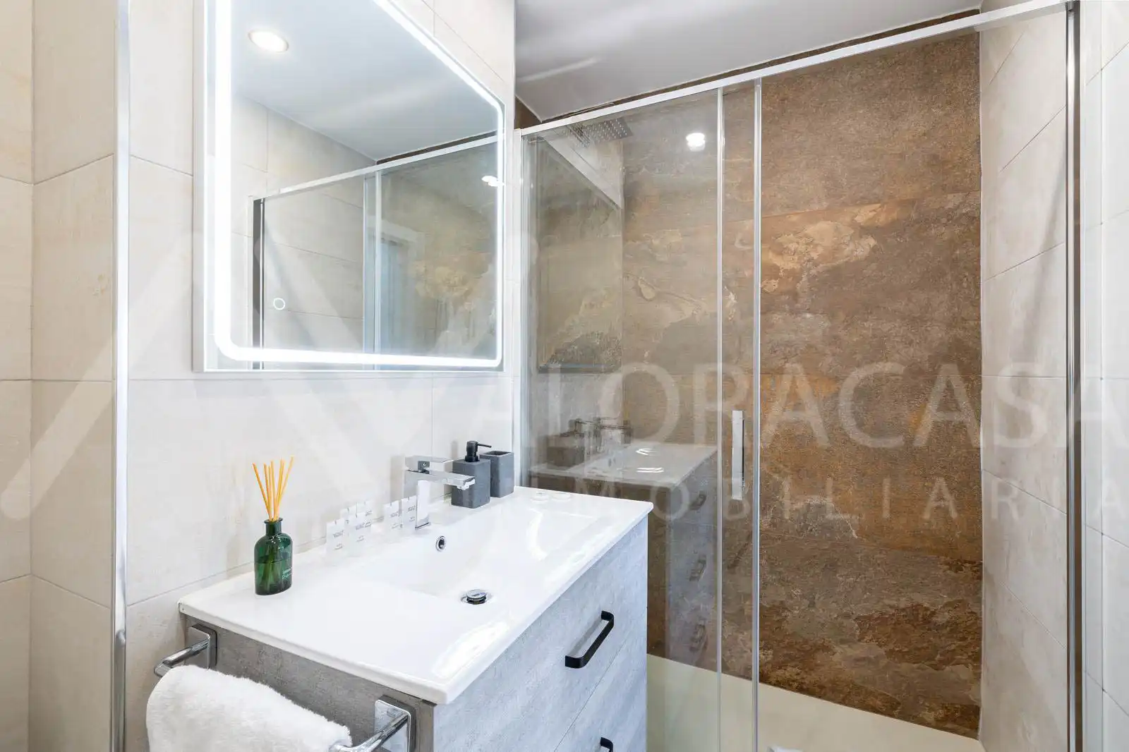 Flat for rent in Calle Orfila, Parque Ayala - Jardín de la Abadía - Huelín