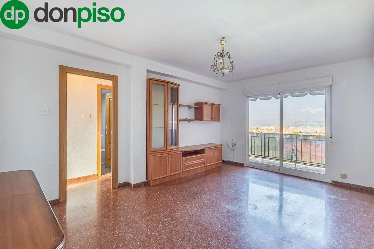 Living room of Flat for sale in  Granada Capital  with Balcony