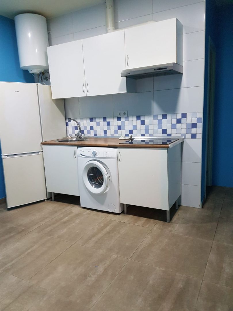 Cuina de Estudi de lloguer en  Madrid Capital amb Rentadora