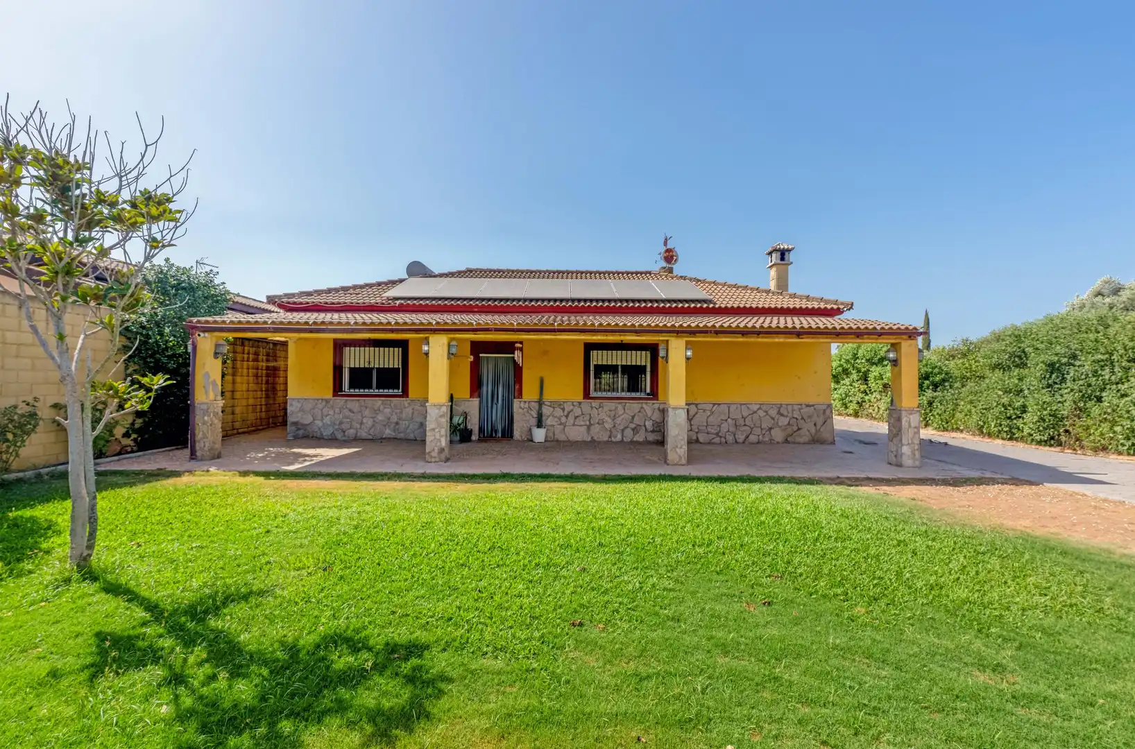 Exterior view of Houses for sale in La Rinconada  with Air Conditioner, Heating and Private garden