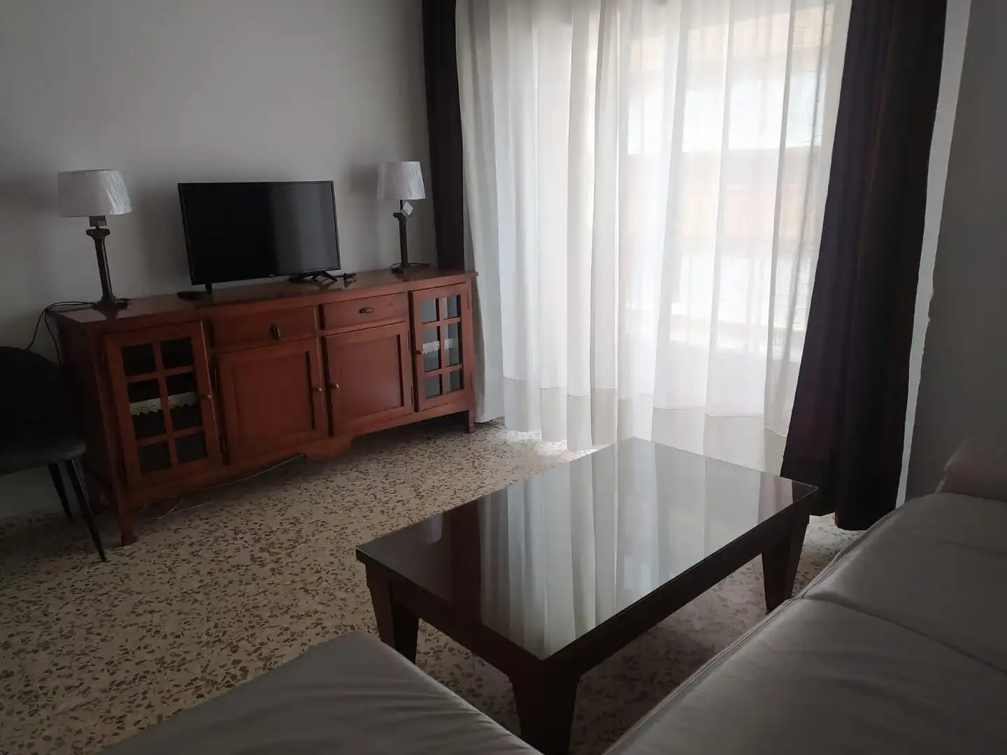 Living room of Flat for rent in Granada  with Heating, Furnished and Balcony