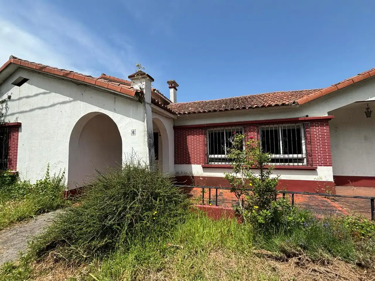Vista exterior de Casa o xalet en venda en Betanzos amb Calefacció, Jardí privat i Terrassa