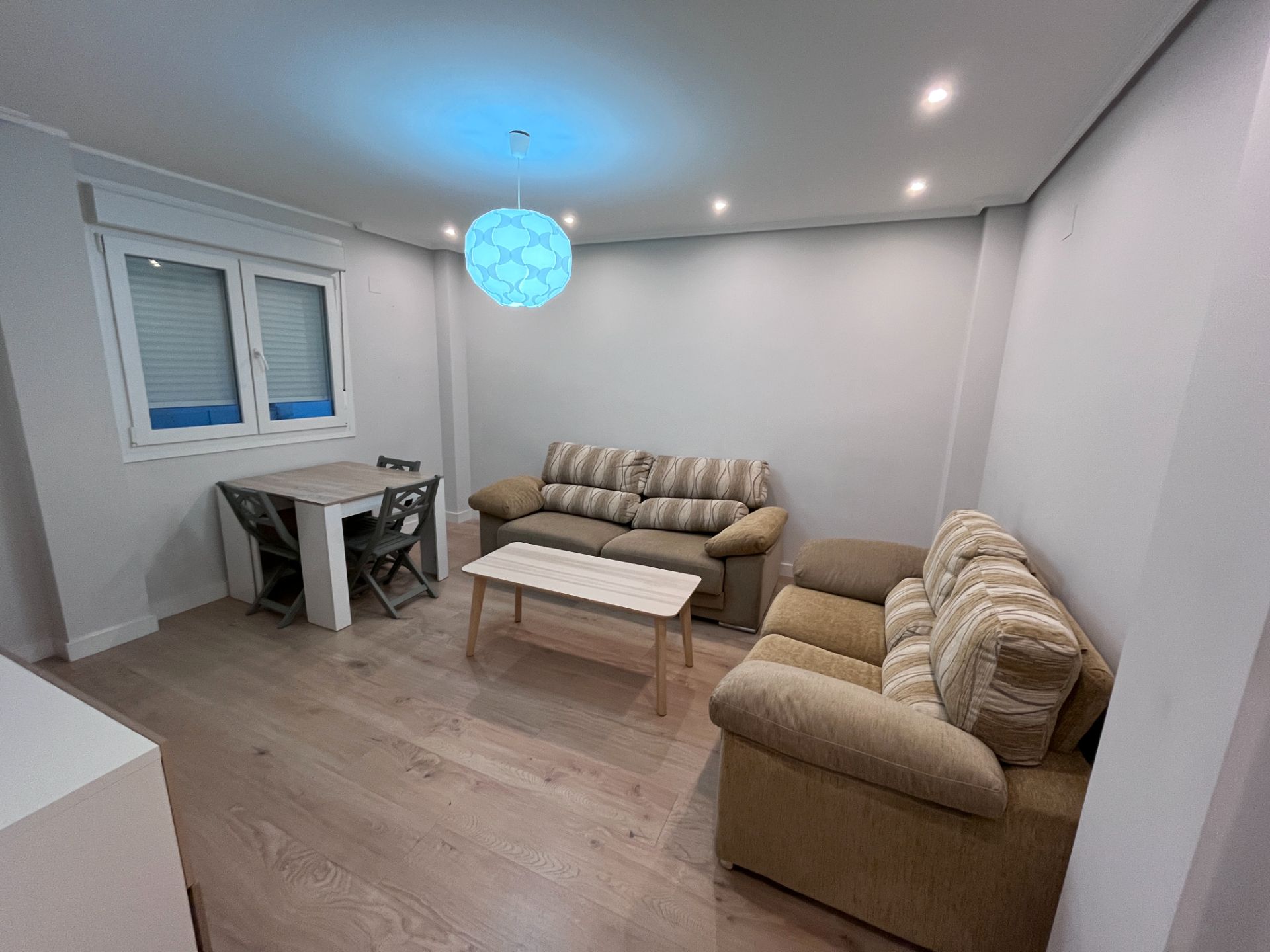 Living room of Flat to rent in  Zaragoza Capital  with Heating, Parquet flooring and Furnished