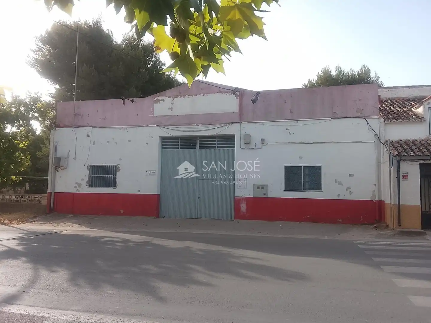 Vista exterior de Nave industrial en venta en Caudete