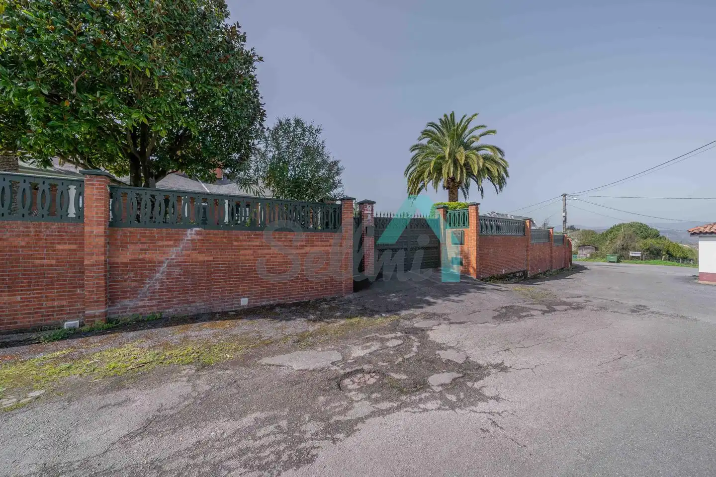 Vista exterior de Casa o xalet en venda en Oviedo  amb Calefacció, Jardí privat i Parquet