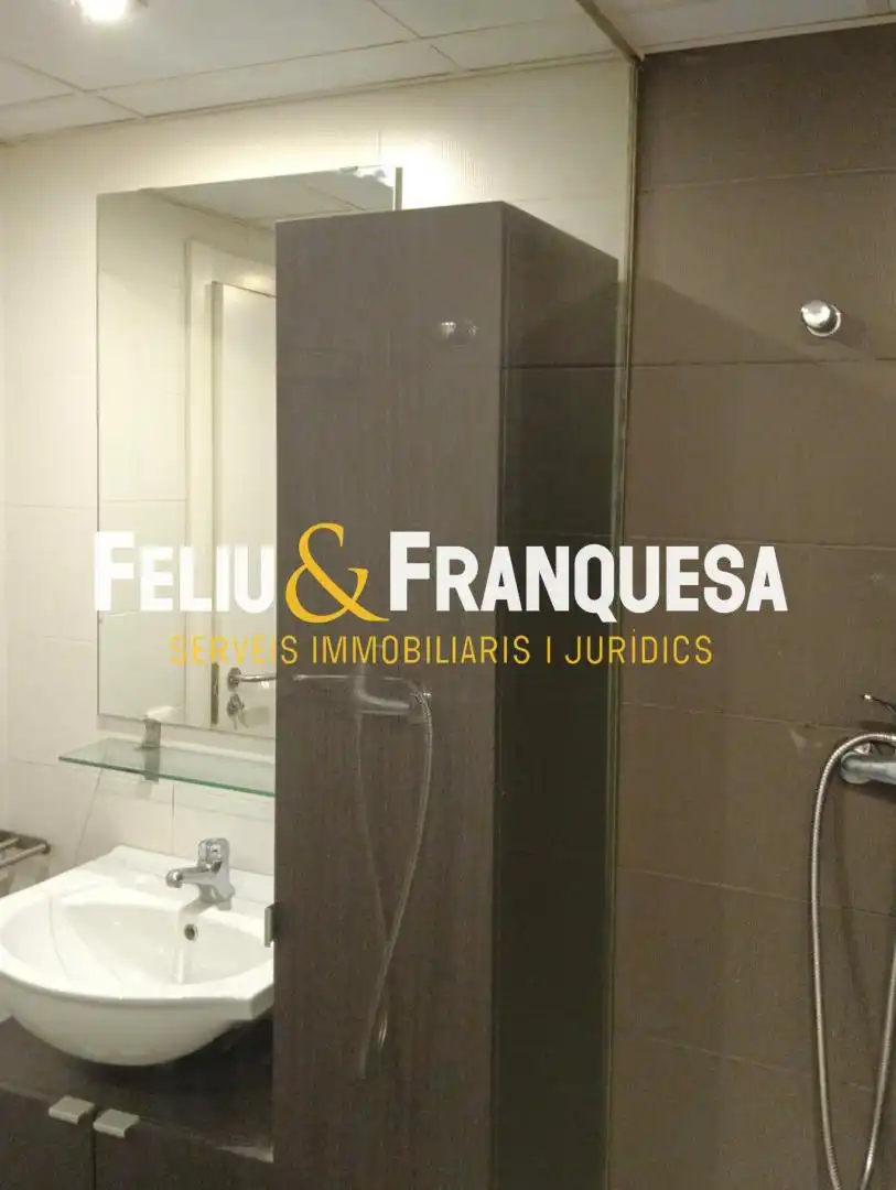 Piso en venta en Sabadell con Calefacción, Piscina y Amueblado