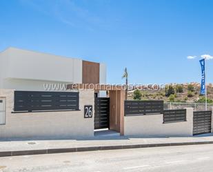 Vista exterior de Casa o xalet en venda en Algorfa amb Aire condicionat, Terrassa i Piscina