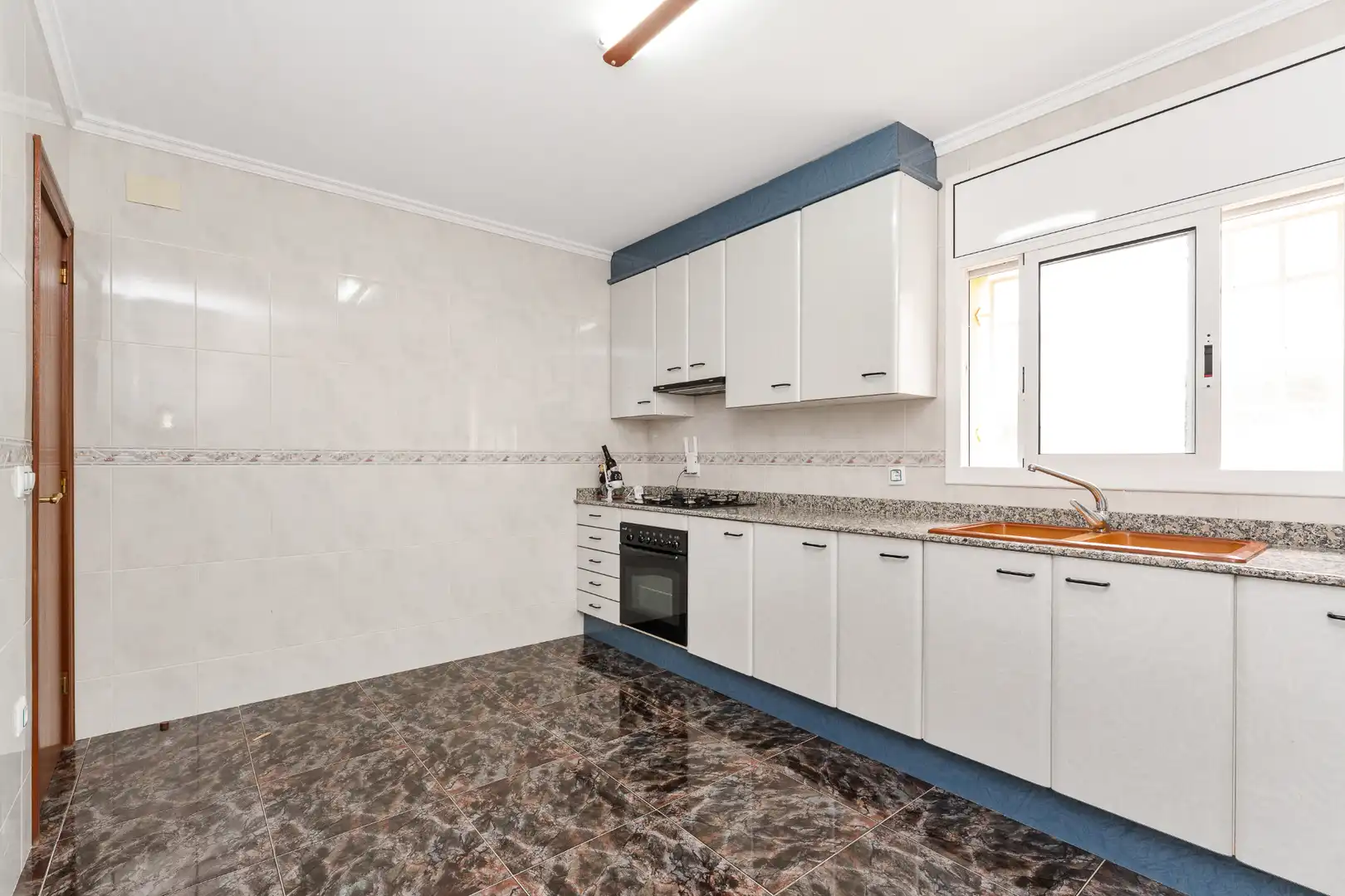 Cuina de Casa o xalet en venda en Castellet i la Gornal amb Jardí privat, Terrassa i Moblat