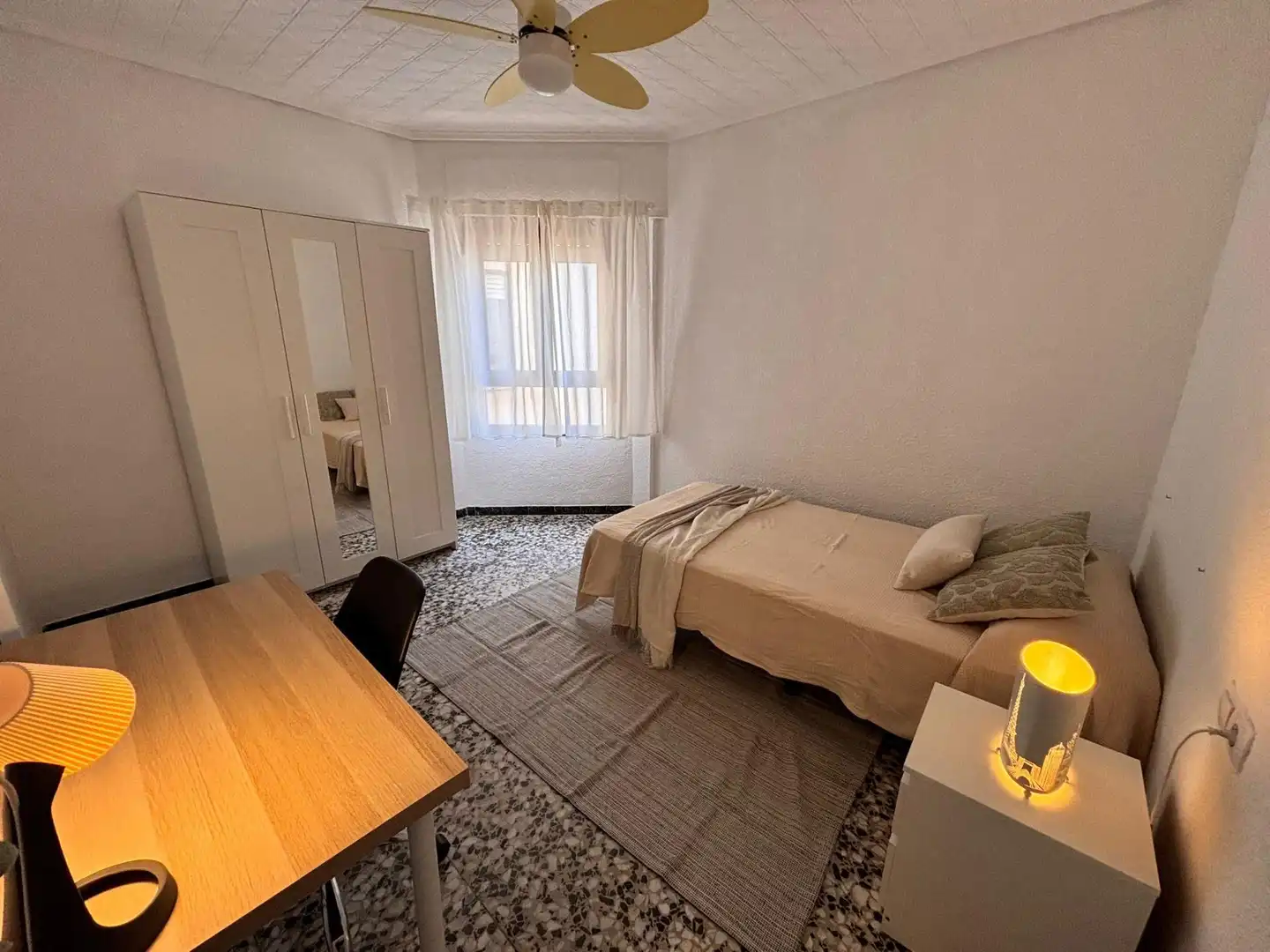 Bedroom of Flat for share in Elche / Elx  with Heating, Terrace and Furnished