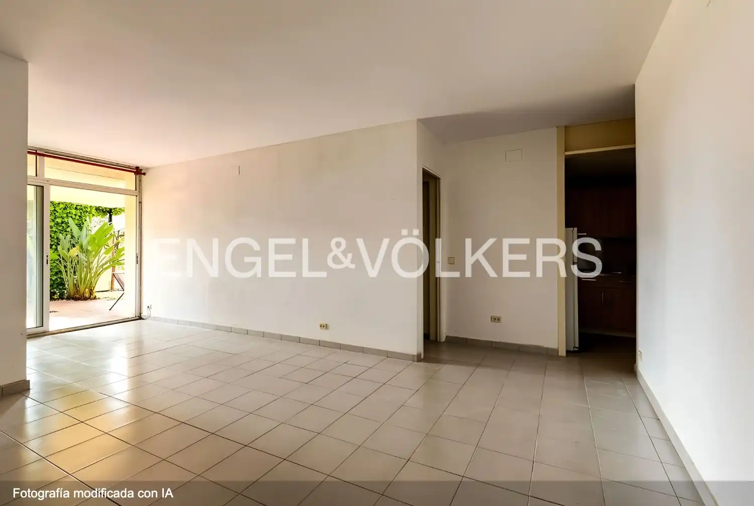Wohnung zum Verkauf in Sitges mit Heizung, Privatgarten und Terrasse