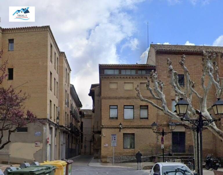 Vista exterior de Pis en venda en  Huesca Capital amb Balcó