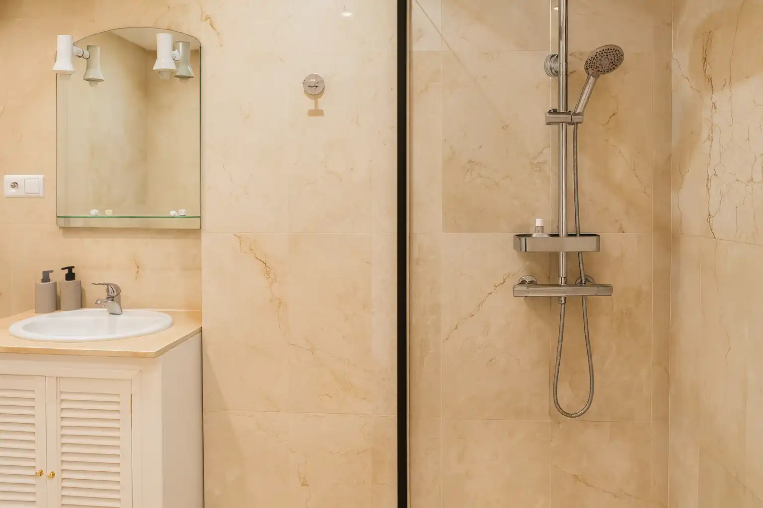 Bathroom of Ground floor for rent in Marbella  with Air Conditioner, Storage room and Furnished