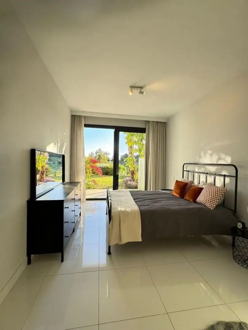 Dormitori de Planta baixa de lloguer en Estepona amb Aire condicionat, Jardí privat i Terrassa