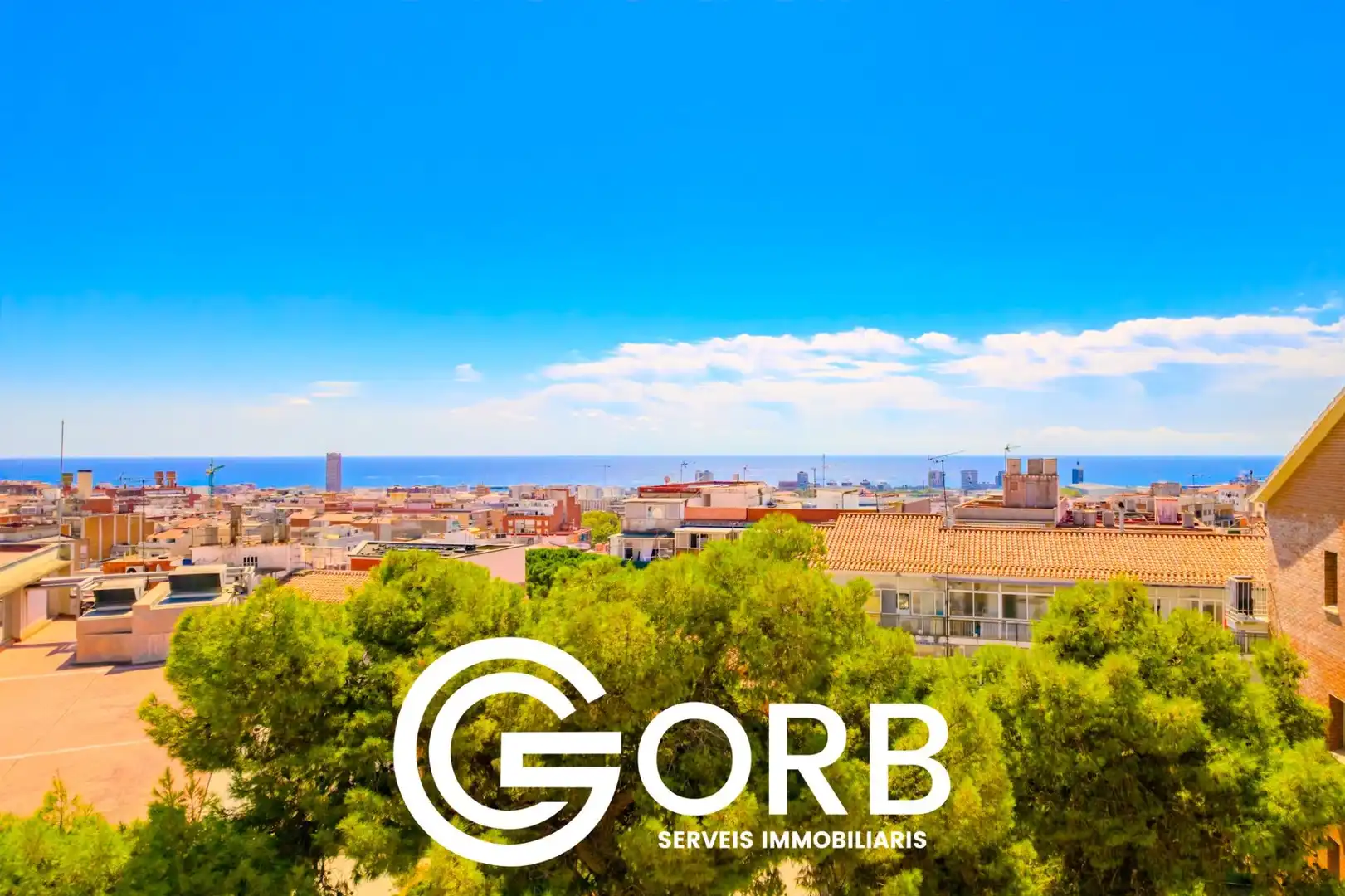 Vista exterior de Àtic en venda en Mataró amb Aire condicionat, Terrassa i Traster