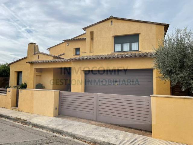 Casa-chalet en Venta en Carrer Jofre el Pilós, 23, 23 en La Bisbal d'Empordà