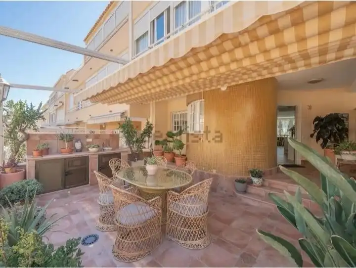 Terraza de Casa adosada en venta en Alicante / Alacant con Aire acondicionado, Calefacción y Jardín privado