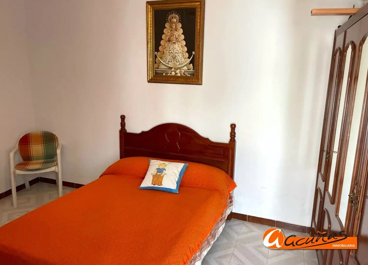 Habitación de Casa adosada en venta en Alameda con Trastero