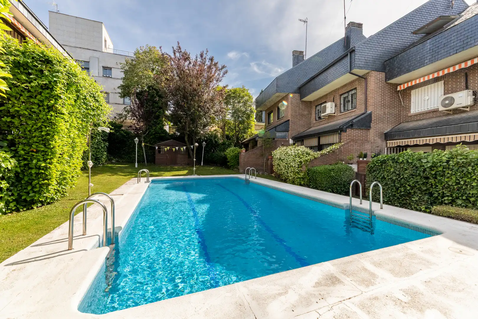 Piscina de Casa o chalet en venta en Pozuelo de Alarcón con Aire acondicionado, Calefacción y Jardín privado