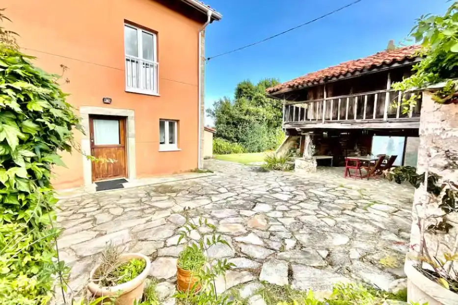 Vista exterior de Casa o xalet en venda en Cudillero amb Calefacció i Terrassa
