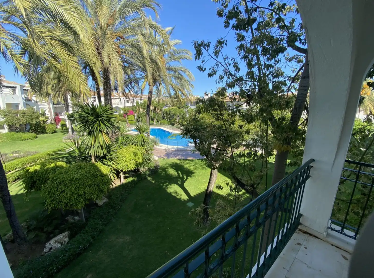 Jardín de Piso de alquiler en Estepona con Aire acondicionado, Terraza y Amueblado
