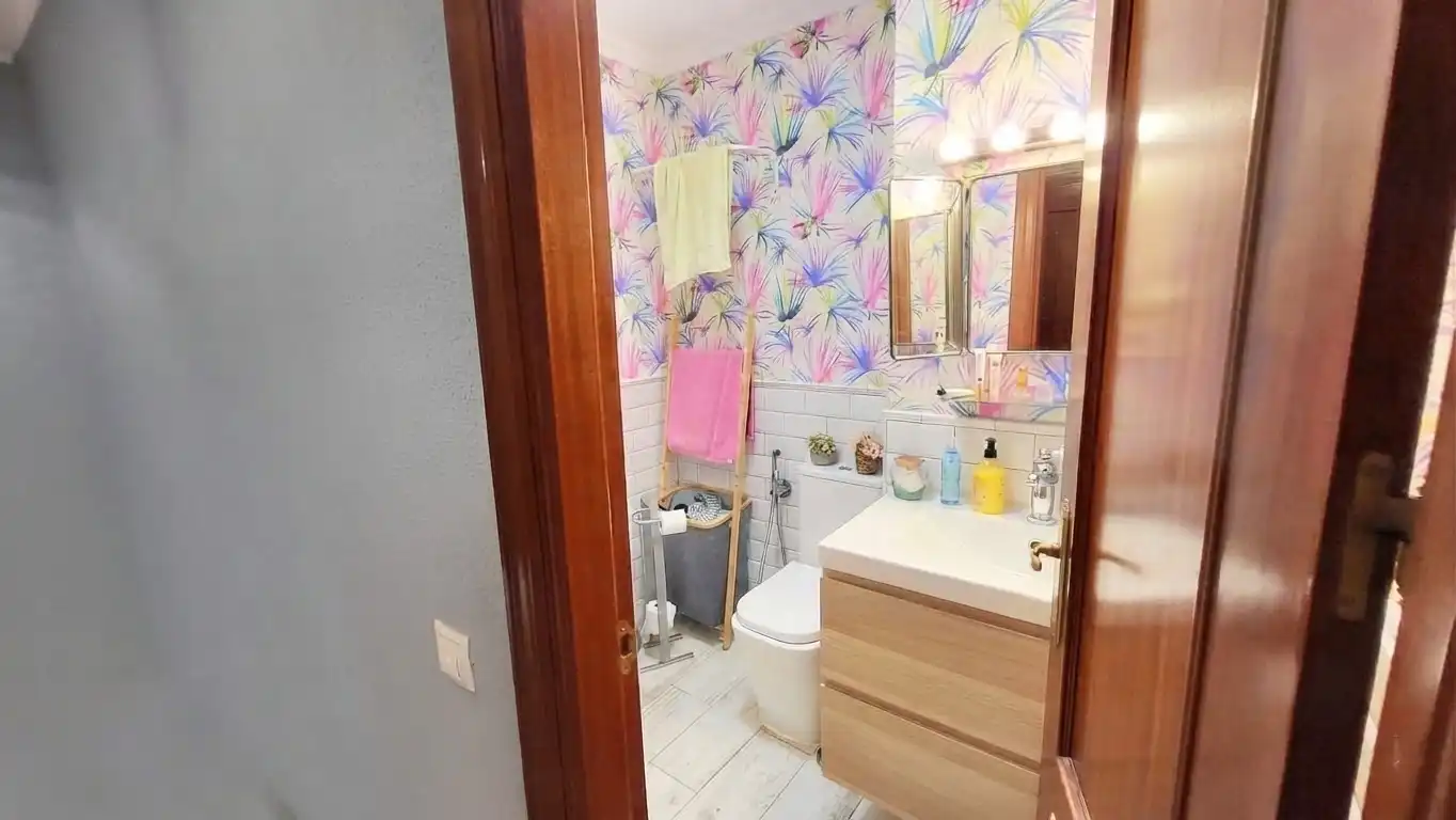 Baño de Piso en venta en Rincón de la Victoria con Aire acondicionado, Trastero y Amueblado