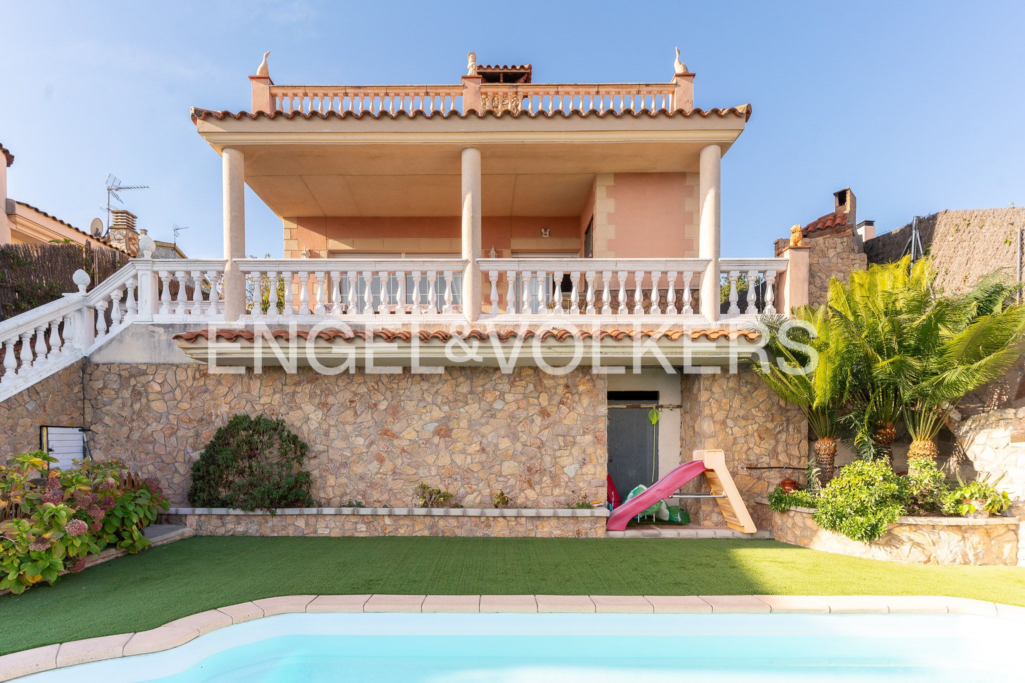 Vista exterior de Casa o xalet en venda en Calella amb Calefacció, Jardí privat i Terrassa