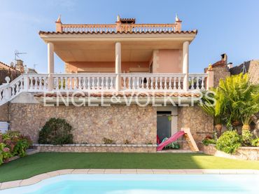 Casa con balcone in vendita a Calella