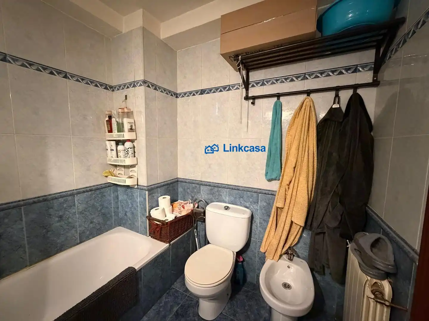 Bathroom of Flat for sale in Fuenlabrada  with Air Conditioner, Heating and Balcony