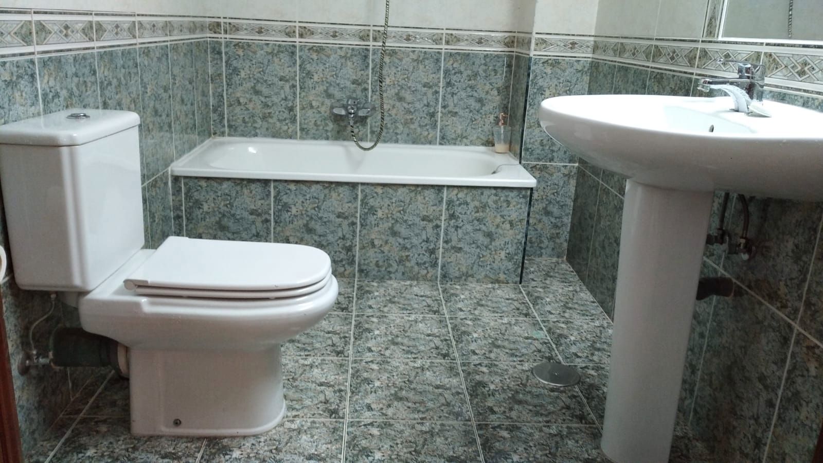 Bany de Pis en venda en Santiago de Compostela  amb Moblat