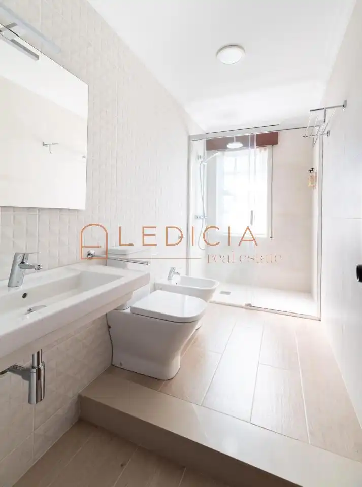 Baño de Local de alquiler en O Rosal   con Aire acondicionado y Amueblado
