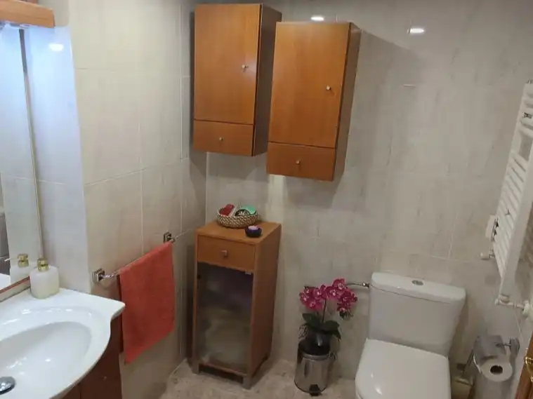 Badezimmer von Wohnung zum Verkauf in  Madrid Capital mit Klimaanlage