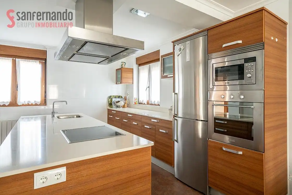 Cocina de Casa o chalet en venta en Santa Cruz de Bezana con Calefacción, Jardín privado y Balcón