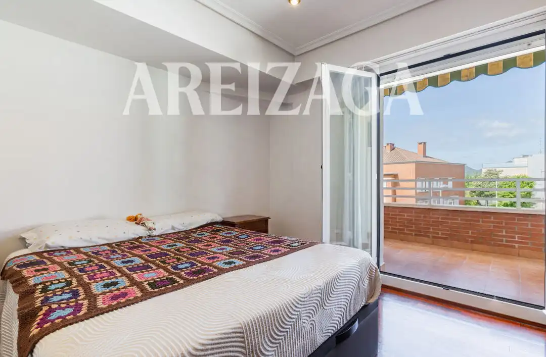 Dormitori de Casa adosada en venda en Donostia - San Sebastián  amb Calefacció, Terrassa i Traster