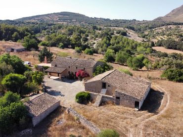 Casa rustica con giardino in vendita a Sant Llorenç des Cardassar