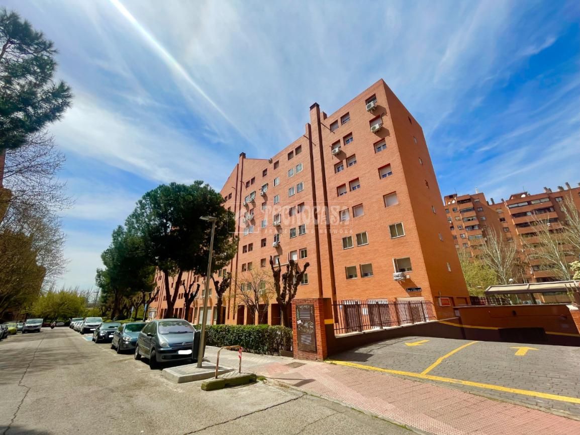 Exterior view of Garage for sale in  Madrid Capital