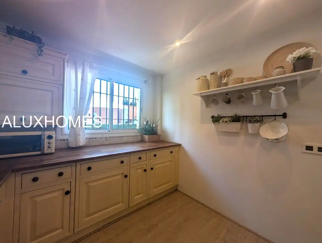 Cocina de Casa o chalet en venta en La Alcaidesa con Aire acondicionado, Calefacción y Jardín privado