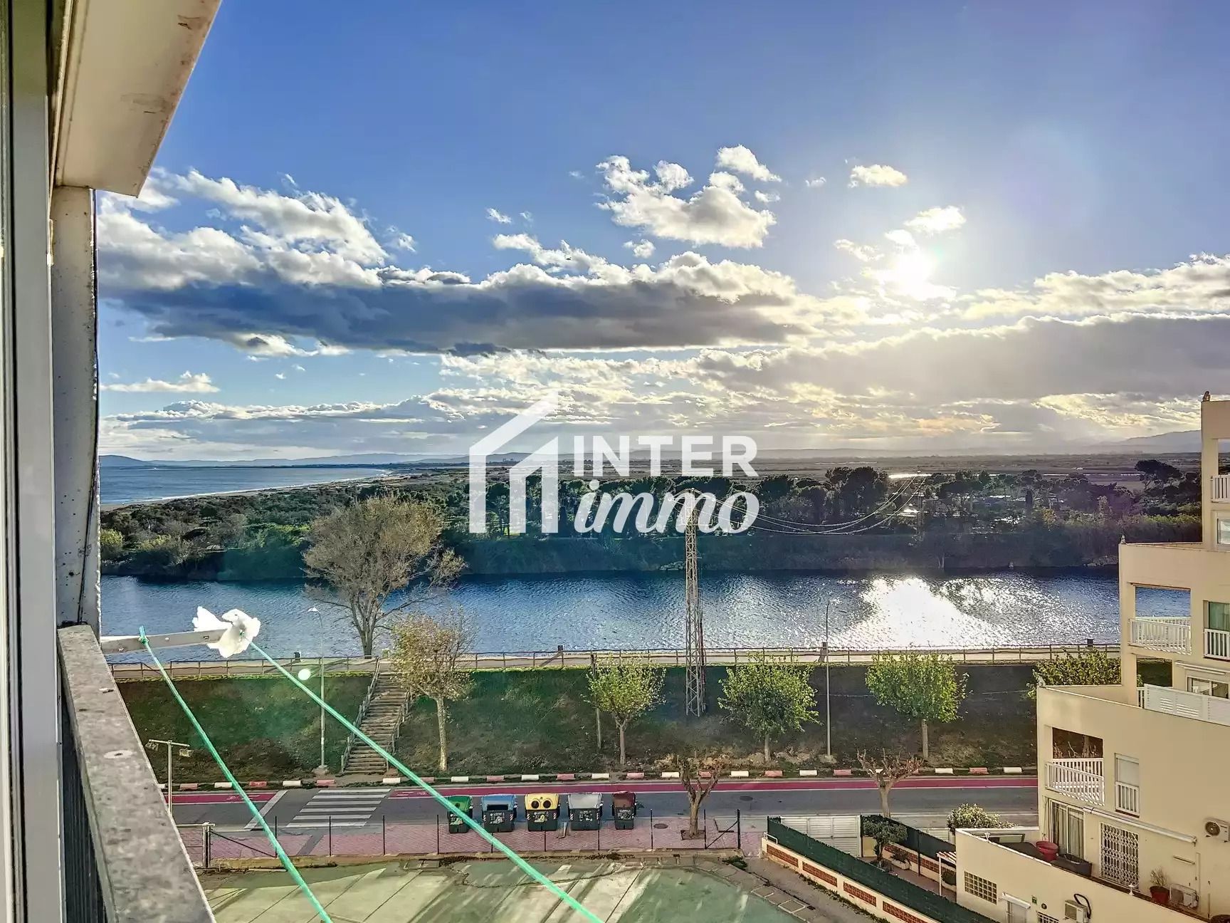 Vista exterior de Estudi en venda en Empuriabrava amb Moblat