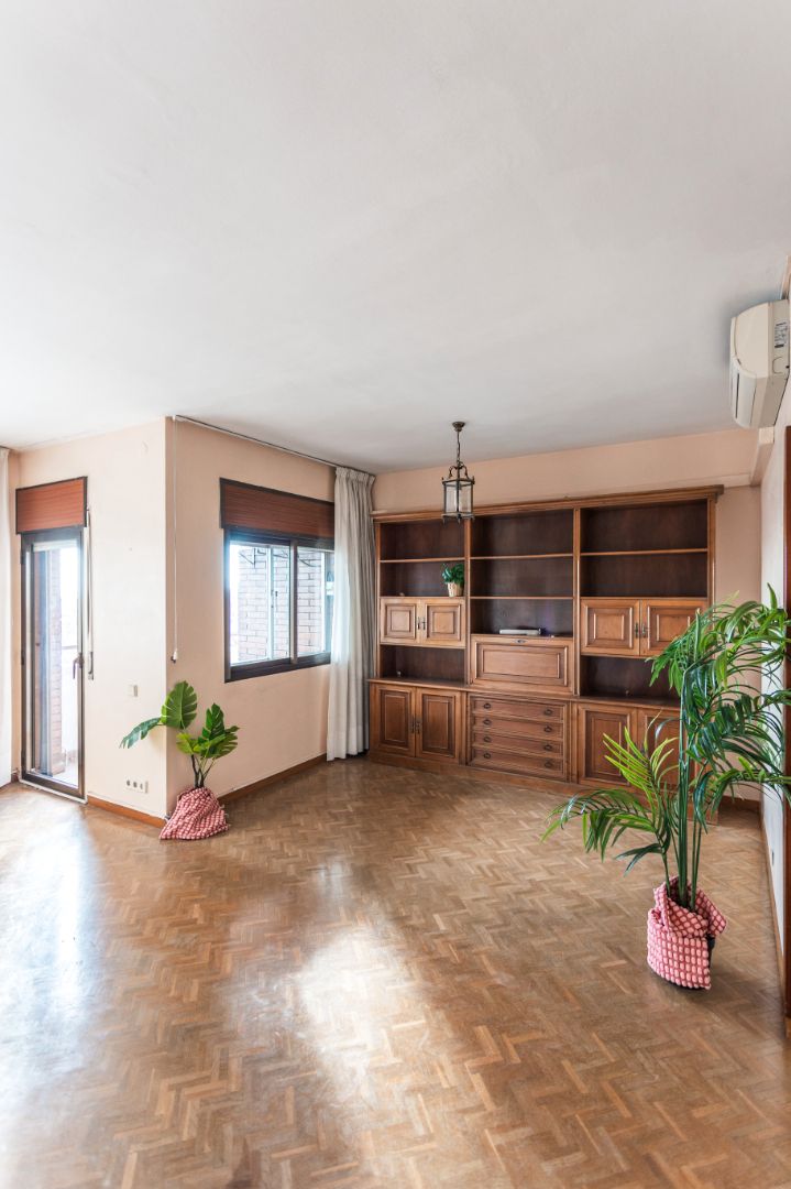 Bedroom of Flat for sale in Esplugues de Llobregat  with Air Conditioner, Heating and Balcony