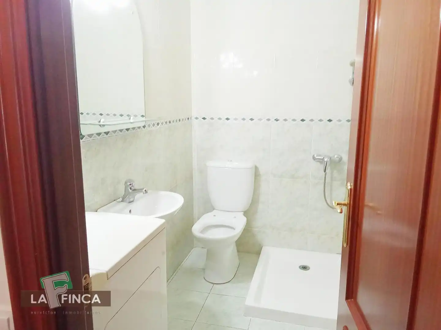 Bathroom of Flat for sale in Gijón   with Heating, Parquet flooring and Furnished