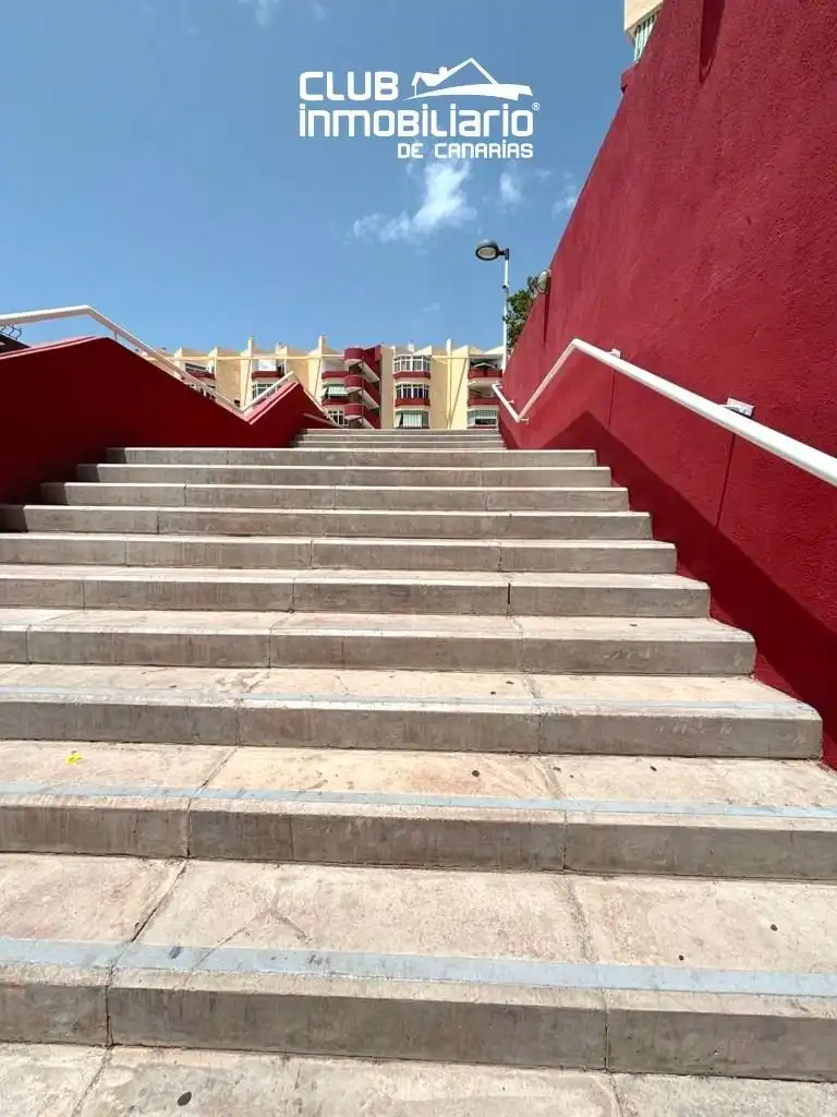 Vista exterior de Pis de lloguer en Adeje amb Terrassa, Moblat i Piscina comunitària