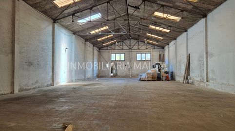 ¡OPORTUNIDAD ÚNICA EN COLUNGA! VENTA DE NAVE INDUSTRIAL CON UN PEQUEÑO TERRENO Y ZONA DE APARCAMIENTO.