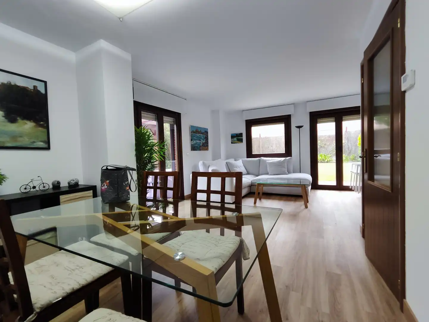 Sala de estar de Casa adosada en venta en Sojuela con Calefacción, Jardín privado y Parquet