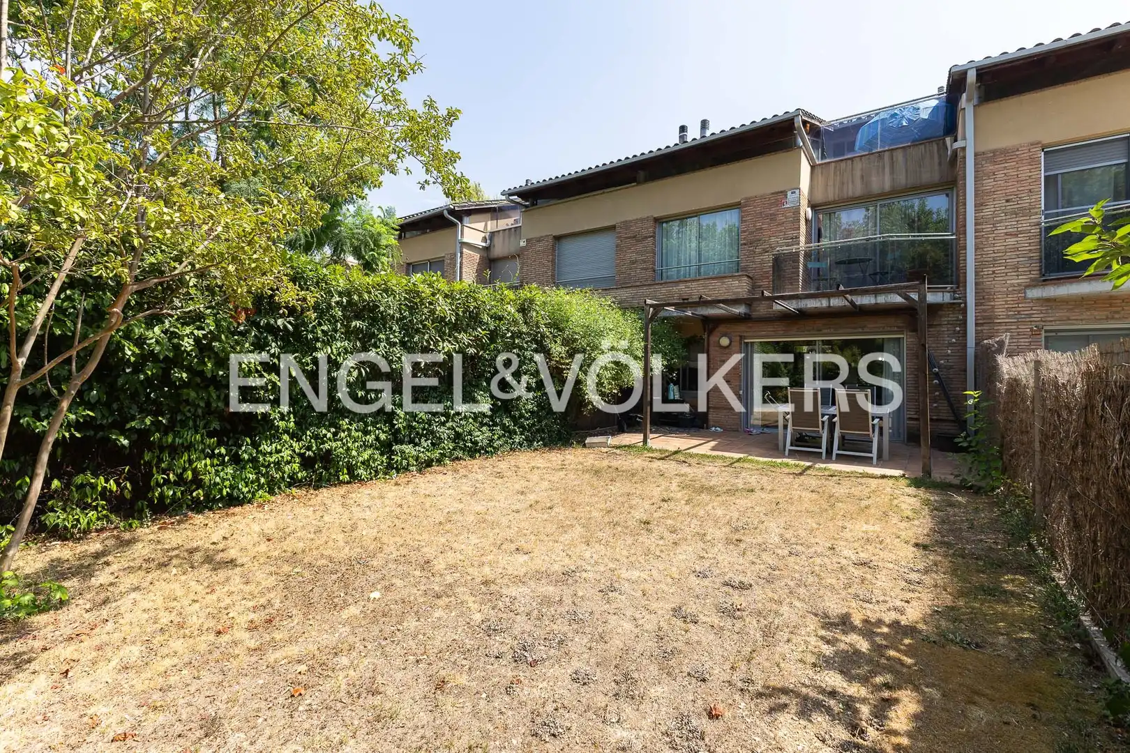 Vista exterior de Casa adosada en venta en Cabrils con Calefacción, Jardín privado y Terraza